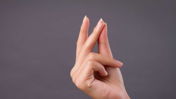 Theo Rossi, việc búng tay gọi bồi bàn là một hành động coi thường họ, kém lịch sự. Ảnh: Ol Canadian